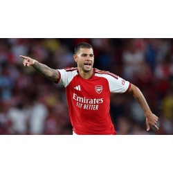 Bruno Guimarães voitti pokaalin ensimmäisessä Arsenal-ottelussaan Bruno Guimarães voitti pokaalin ensimmäisessä Arsenal-ottelussaan